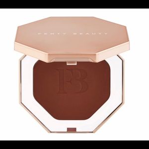 FENTY BEAUTY Sun Stalk'r Instant Warmth Bronzer